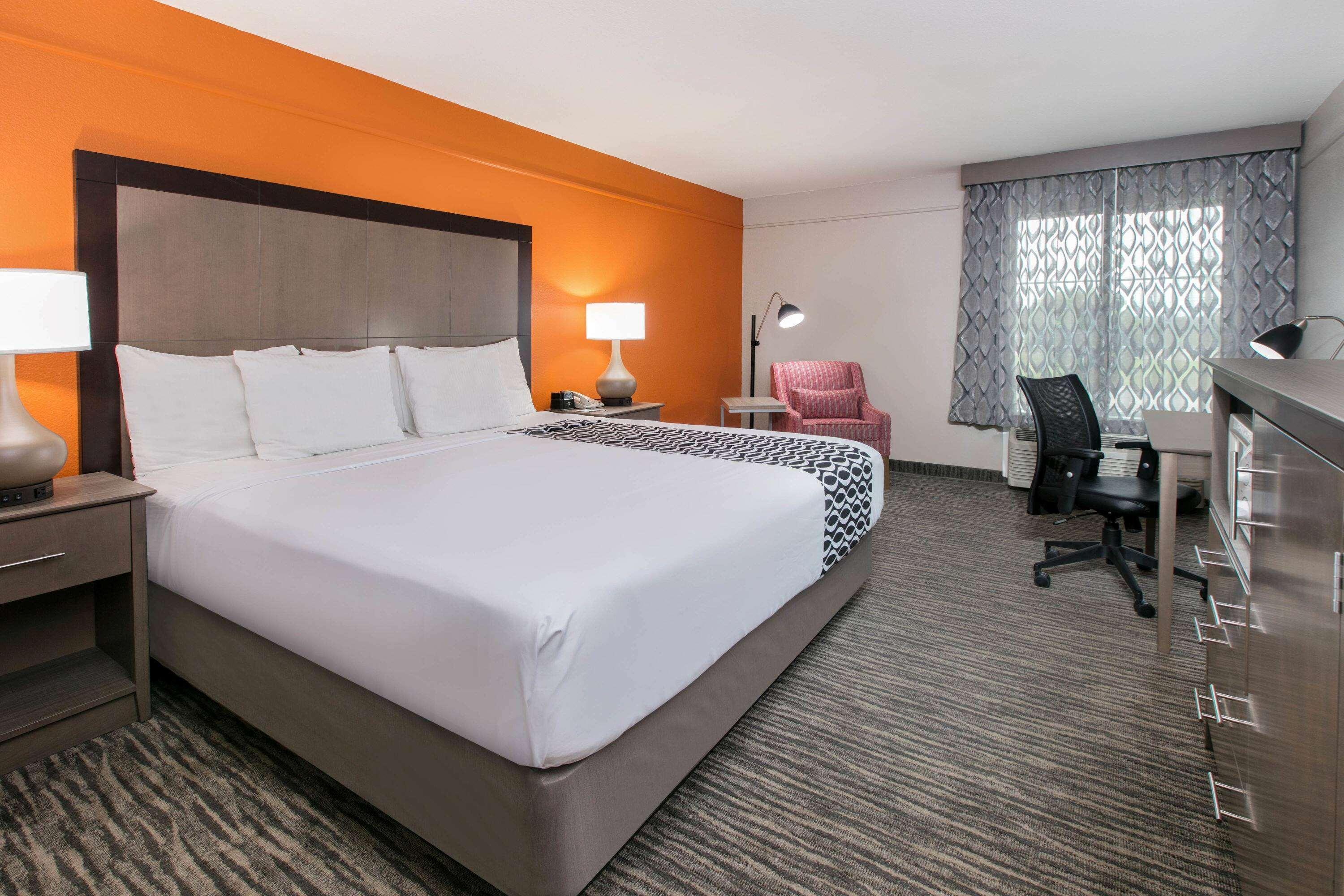 La Quinta By Wyndham Fredericksburg Hotel Bagian luar foto