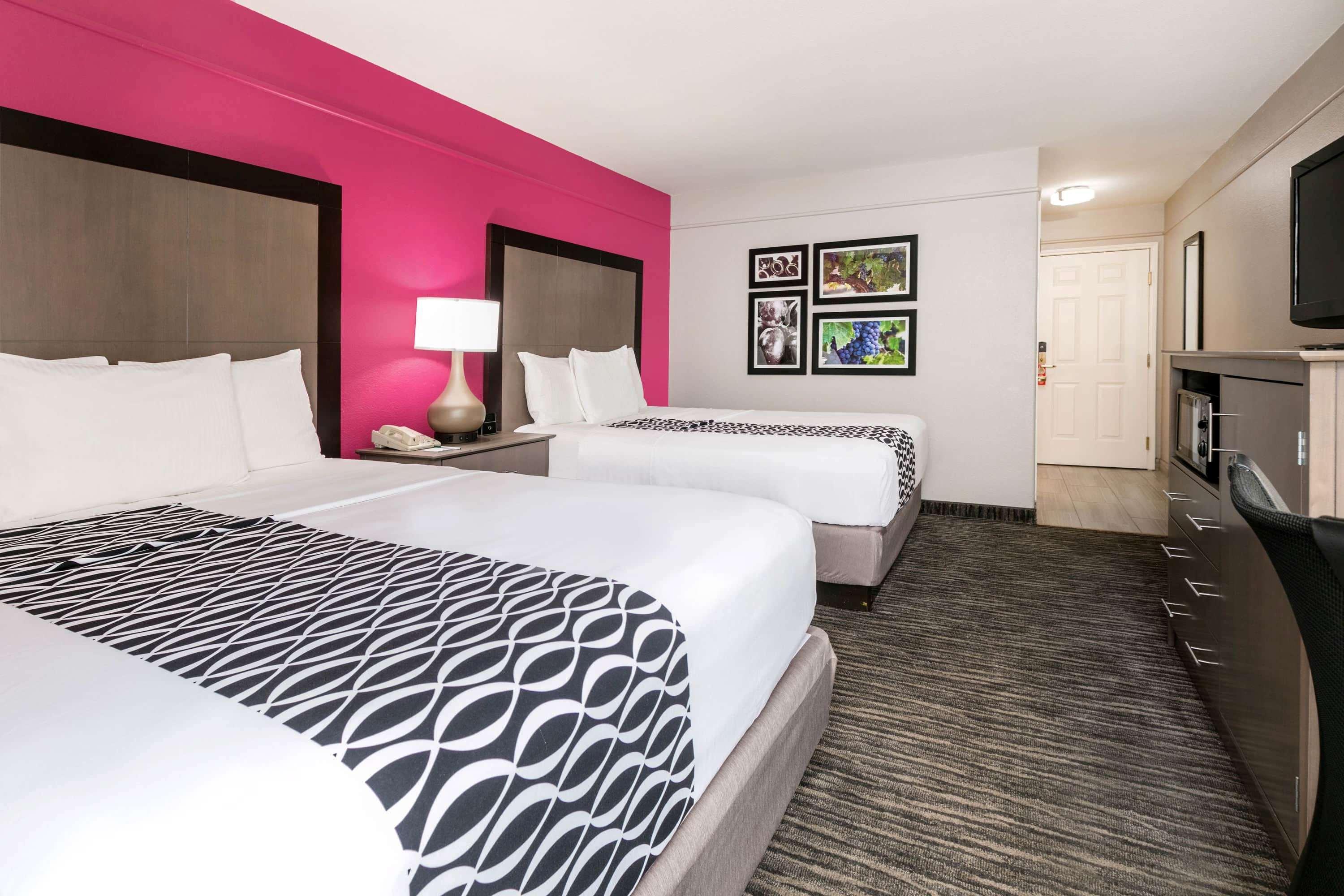 La Quinta By Wyndham Fredericksburg Hotel Bagian luar foto