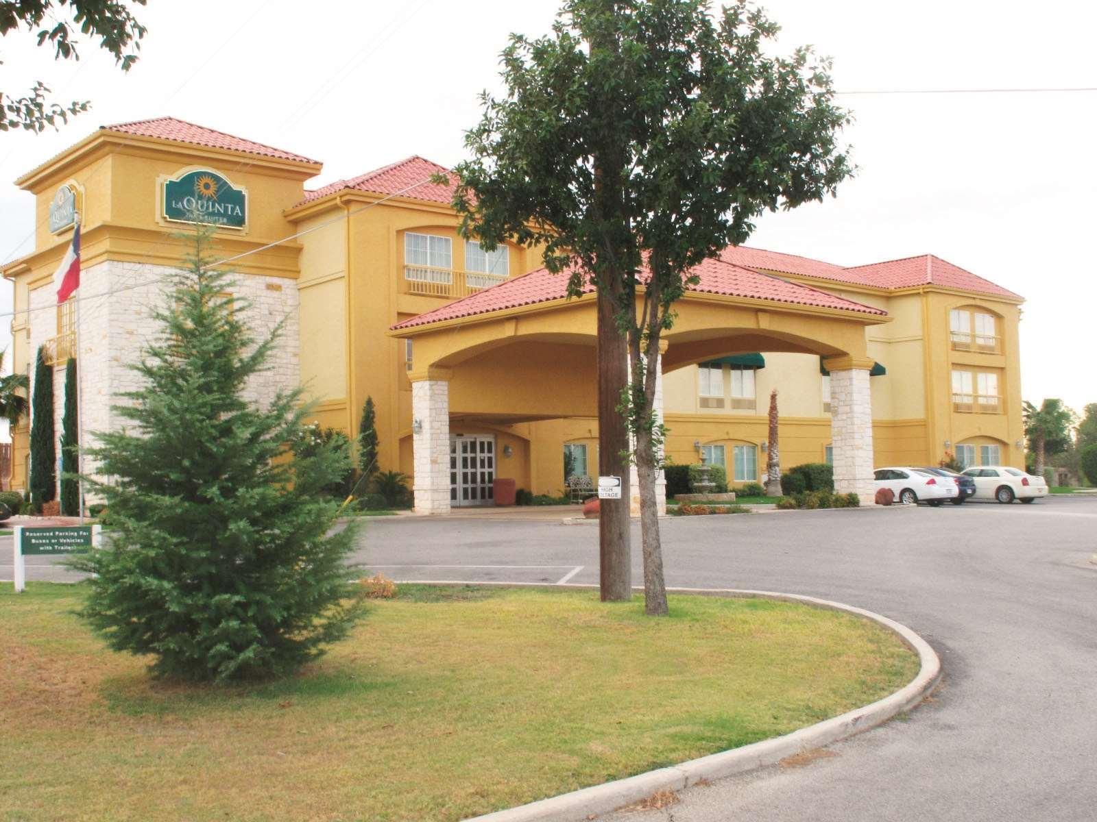 La Quinta By Wyndham Fredericksburg Hotel Bagian luar foto