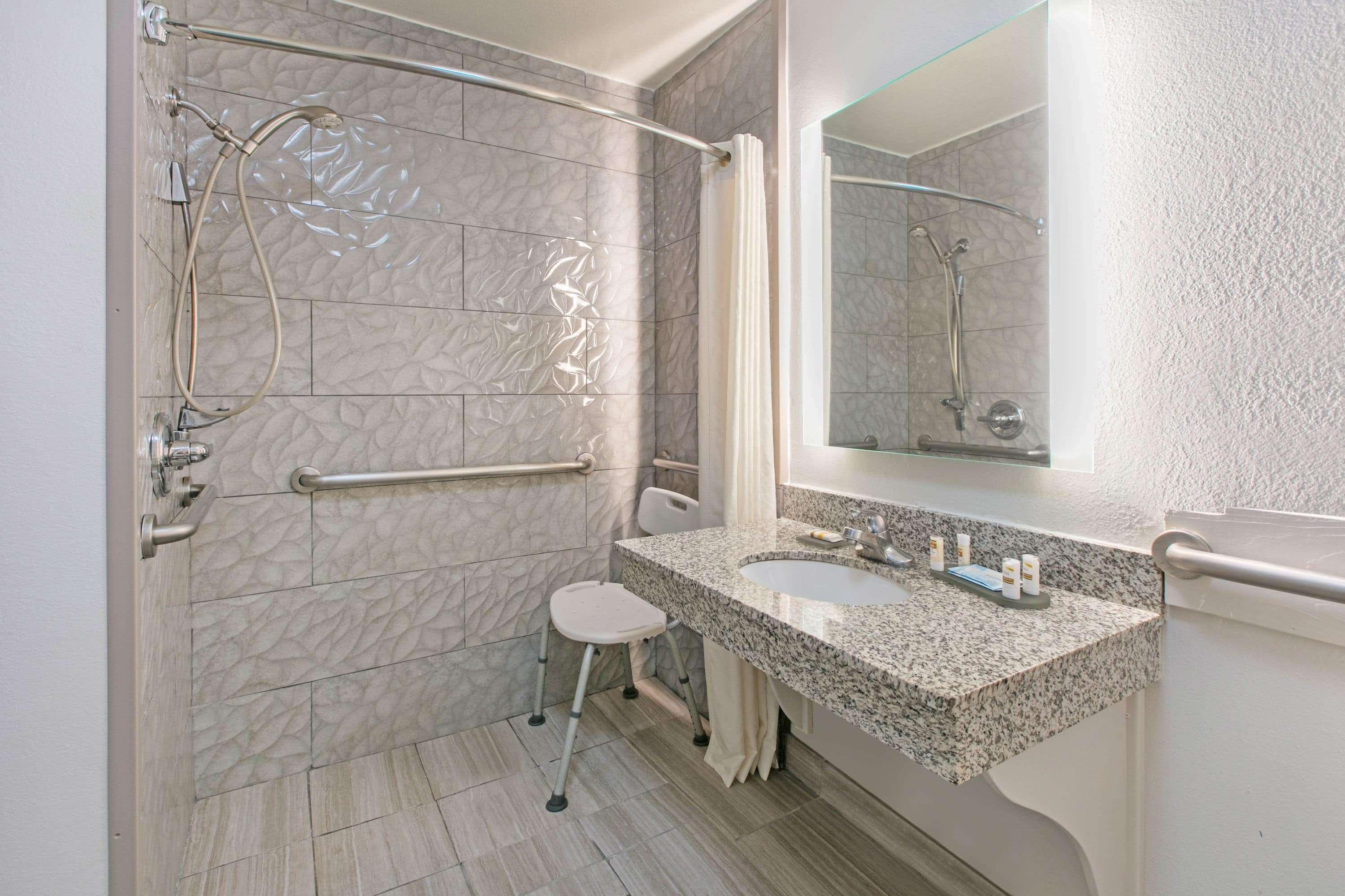 La Quinta By Wyndham Fredericksburg Hotel Bagian luar foto