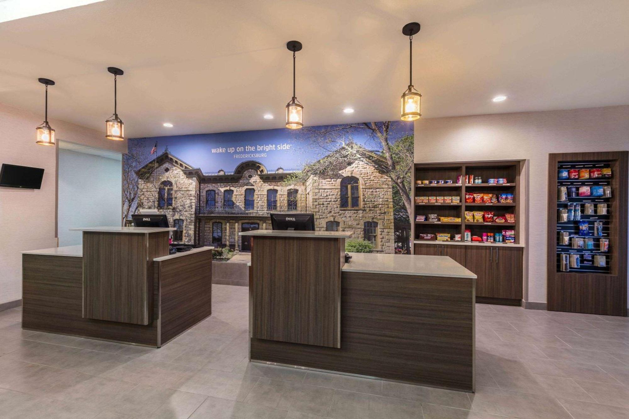 La Quinta By Wyndham Fredericksburg Hotel Bagian luar foto