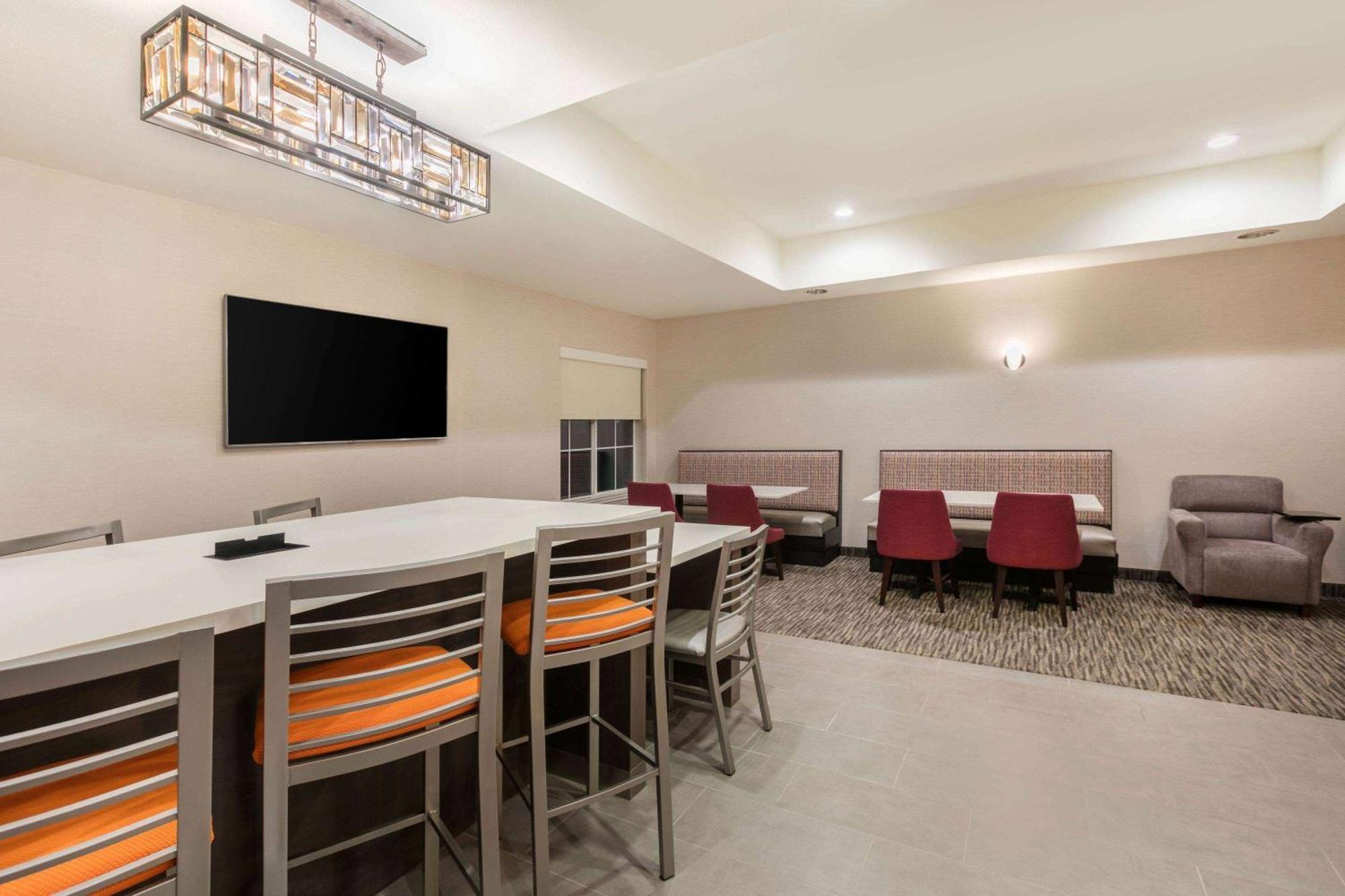 La Quinta By Wyndham Fredericksburg Hotel Bagian luar foto