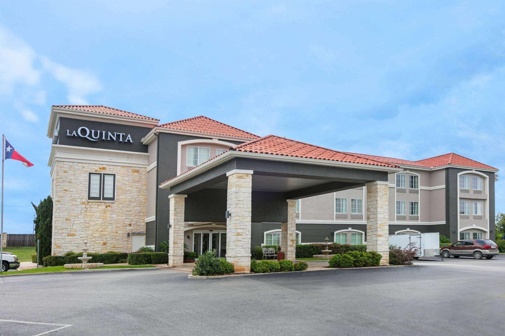 La Quinta By Wyndham Fredericksburg Hotel Bagian luar foto