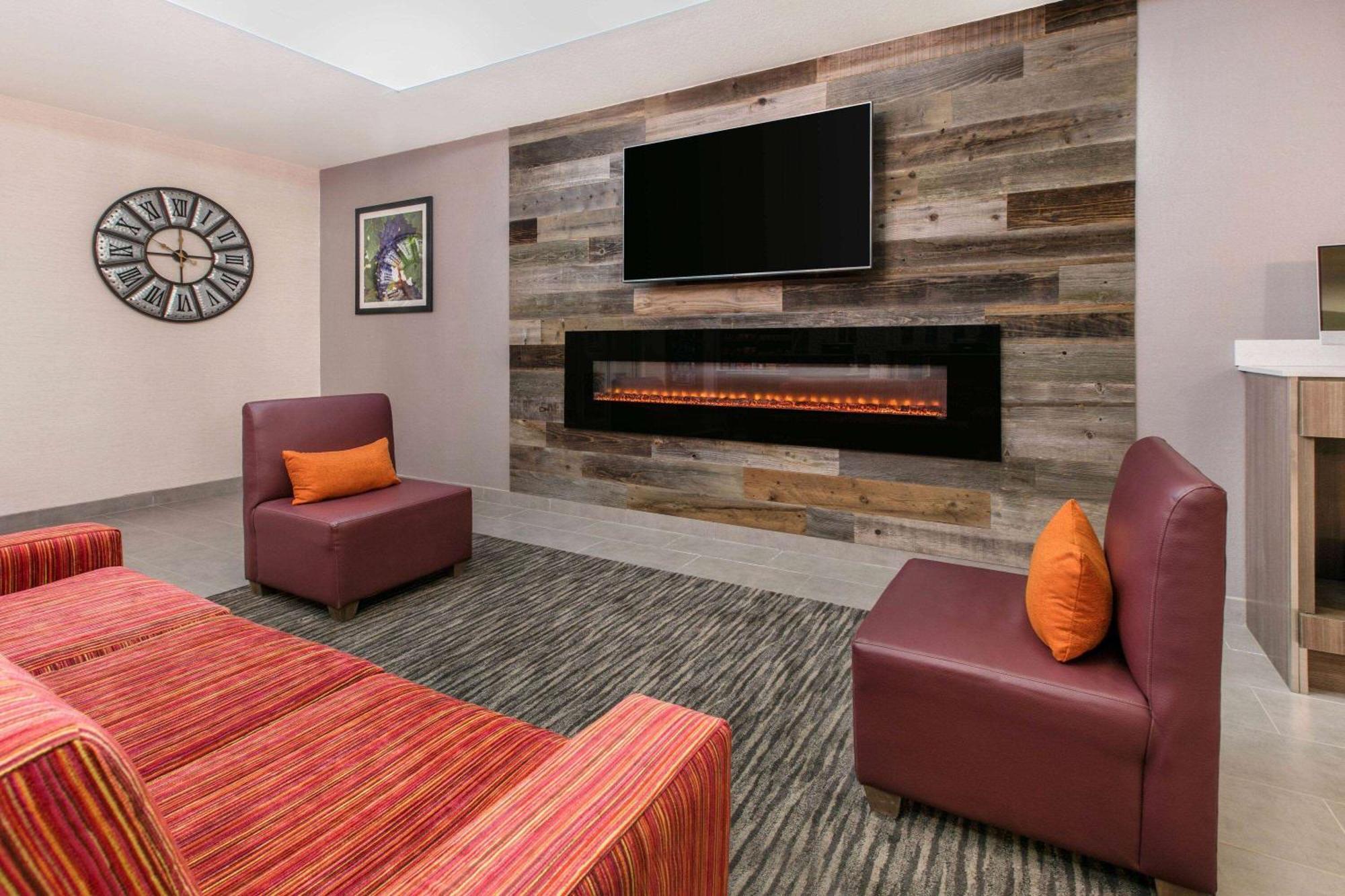 La Quinta By Wyndham Fredericksburg Hotel Bagian luar foto