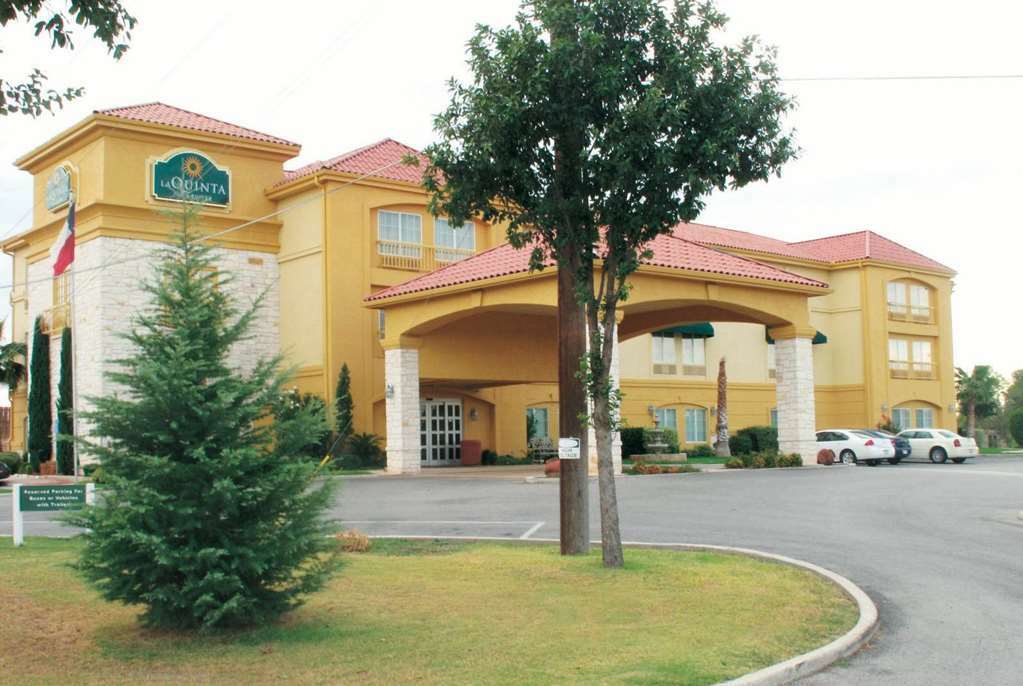 La Quinta By Wyndham Fredericksburg Hotel Bagian luar foto